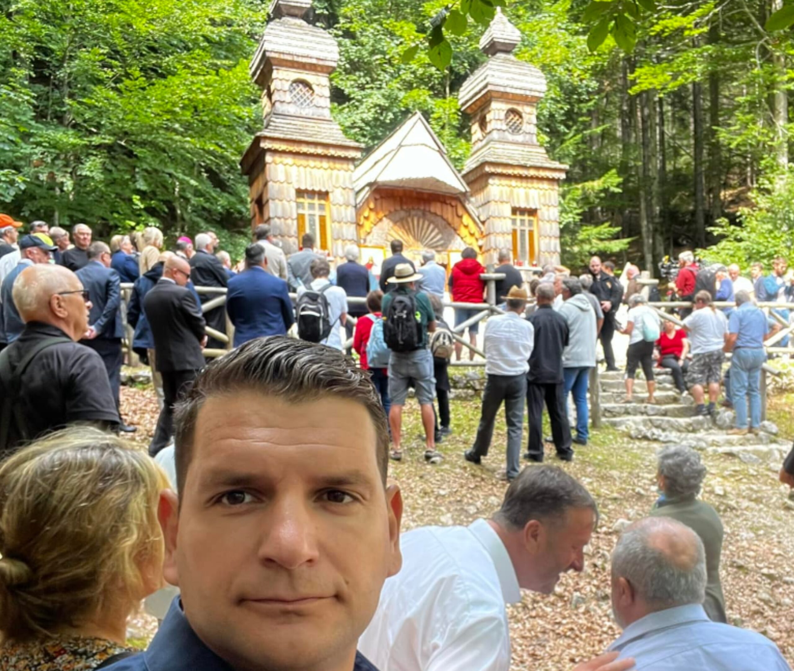 Golob naj bi na kosilo povabil šefe vseh levih strank, tudi Stevanovića