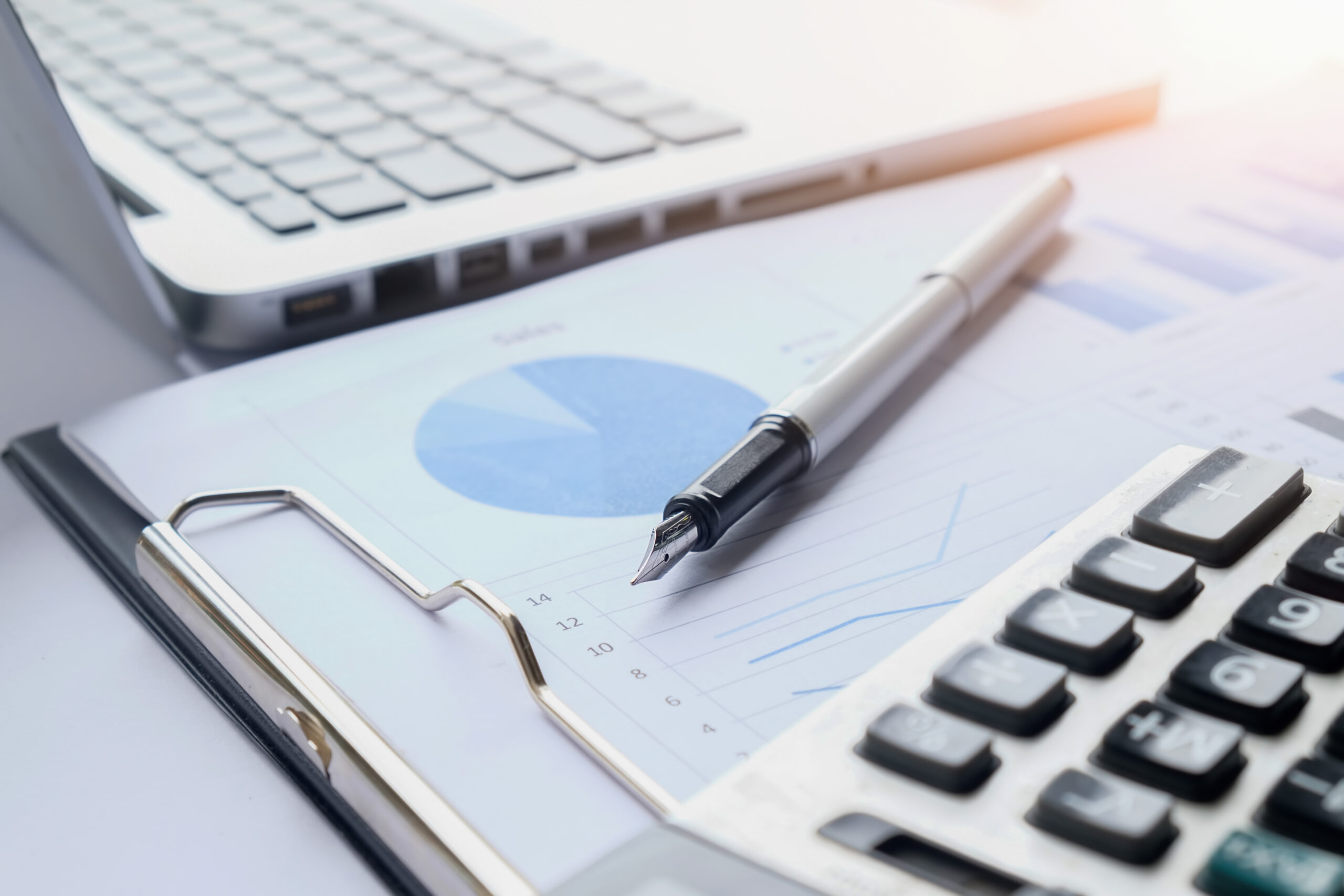 Močno naraščanje zapiranja samostojnih podjetnikov v Sloveniji: ključni razlog je davčna politika