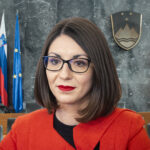 Prenos s komentarjem – Interpelacija ministrice za digitalno preobrazbo