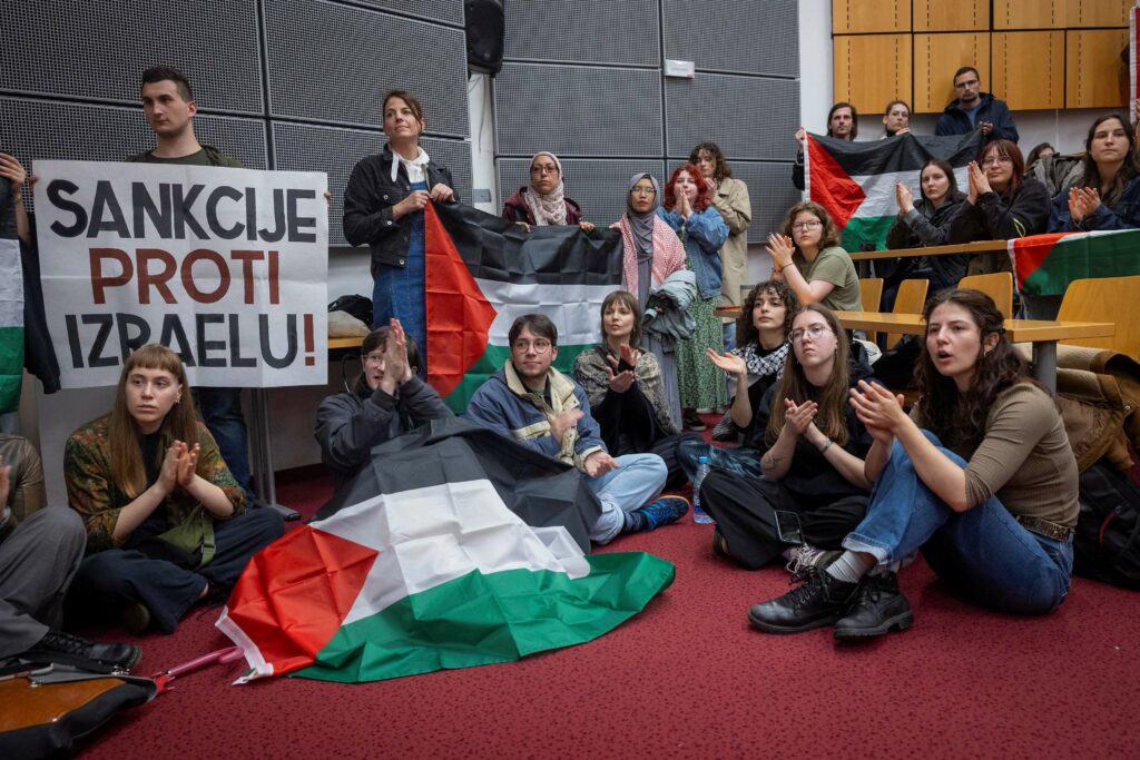 So francoski izgredniki navdih slovenski levici? Tako ščuvajo proti vladi