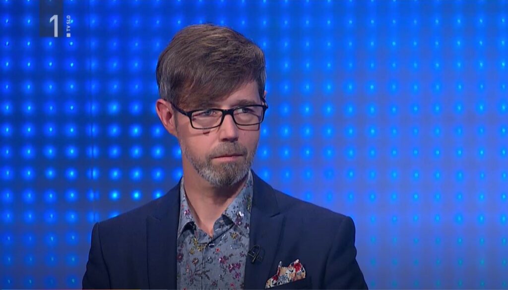 RTV na robu bankrota, že čaka, da toži Janševo vlado