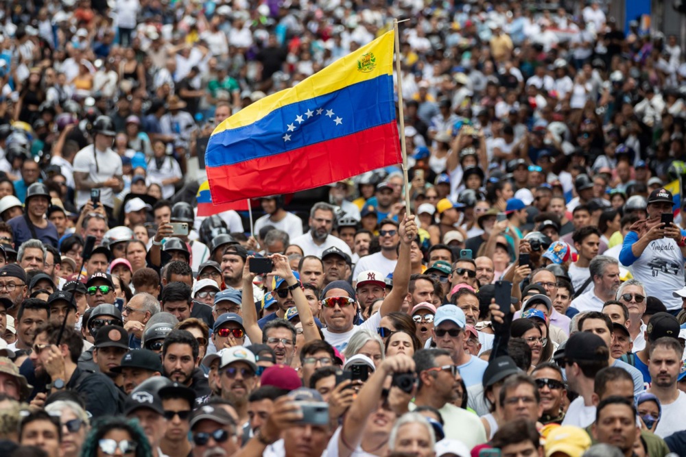 Dan po razglasitvi zmage predsednika Nicolása Madura so v venezuelski prestolnici izbruhnili protesti.