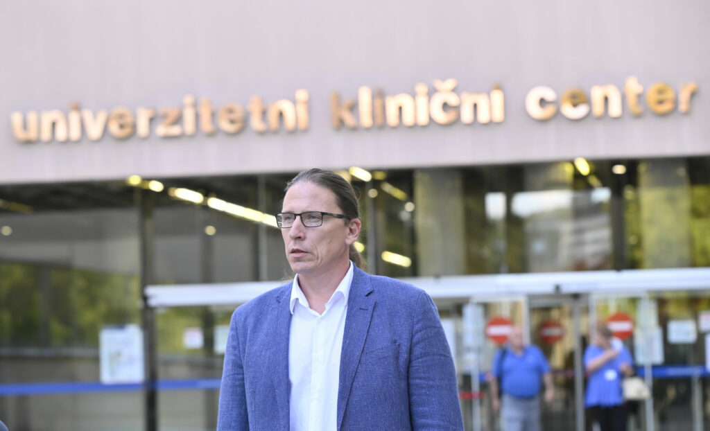 Bizarno velikonočno voščilo UKC Ljubljana