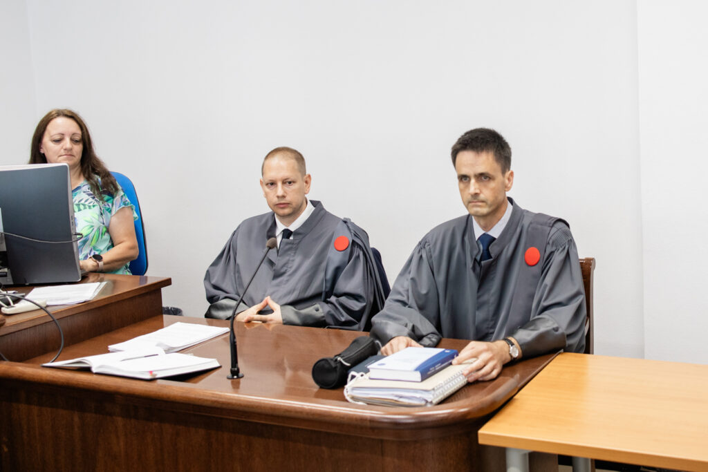 Vpoklic sodišča v čas sestavljanja vlade? Zadeva Trenta znova oživela