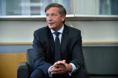 Erjavec z novo tožbo proti RTV – vodstvu očita, da želijo biti nad odločitvami sodišč