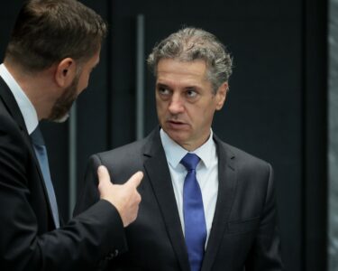 Slovencem od plače ostane najmanj med vsemi državami v Evropi