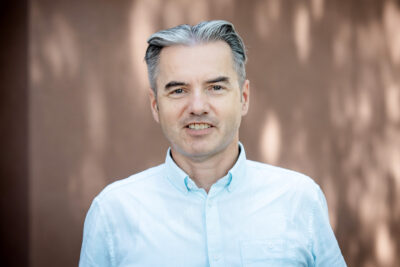 Fotopub razgalja skrajno levico – ta gre nad medij s sodnim pregonom