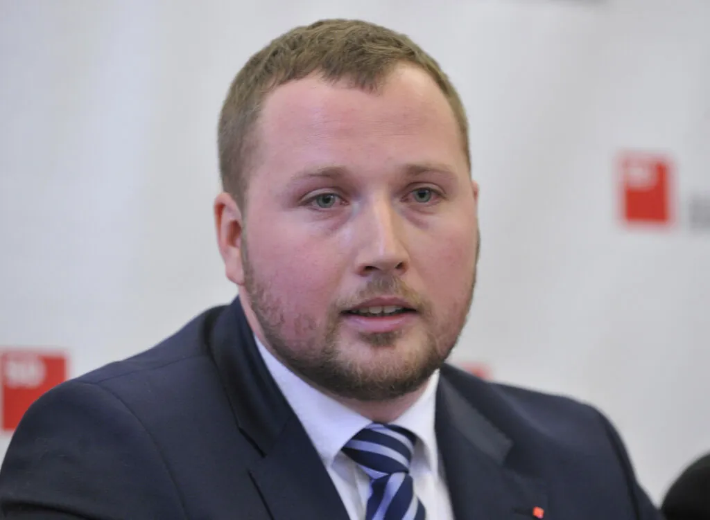 Levičar Jan Škoberne sodeluje pri izkoriščanju zaposlenih – to je pravi obraz naših rdečih tovarišev