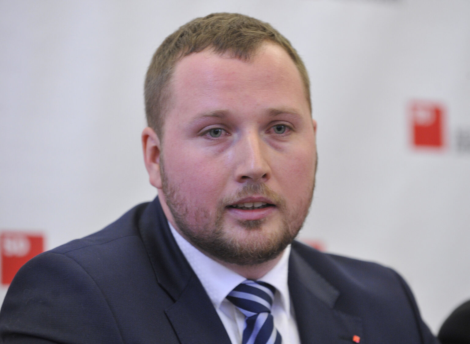 Levičar Jan Škoberne sodeluje pri izkoriščanju zaposlenih – to je pravi obraz naših rdečih tovarišev