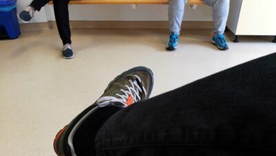 Namesto da bi vlagali v zdravstveni kader, se za nacionalni cilj postavlja nizkoogljično zdravstvo!?