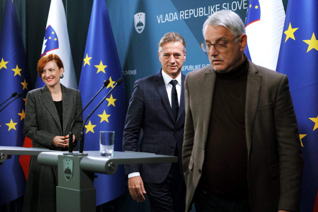 Golobova vlada je javne finance zaradi prekomerne porabe spravila na kolena, državljani pa od tega nismo imeli nič