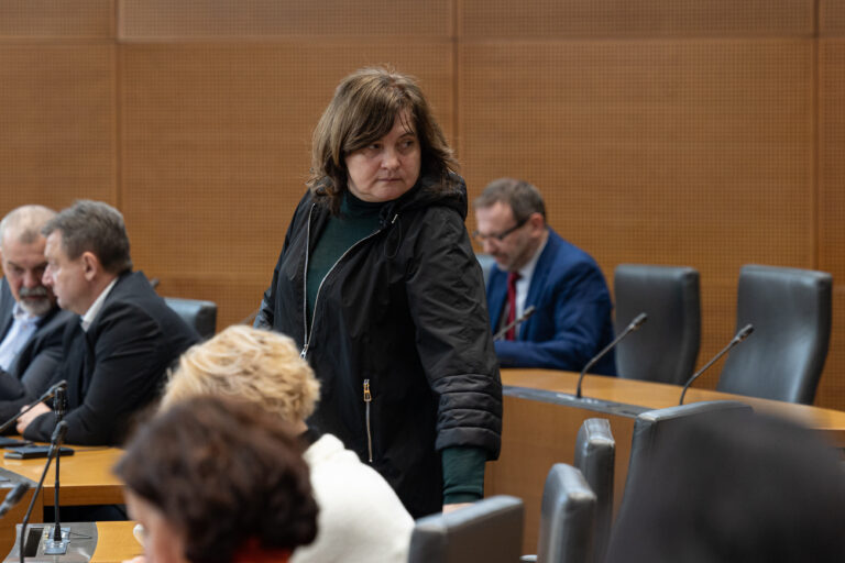 Politična komentatorja: Šlo je za udbovsko zasliševanje brez profesionalnih standardov