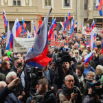 Protest pred sodiščem v Celju v podporo Janezu Janši