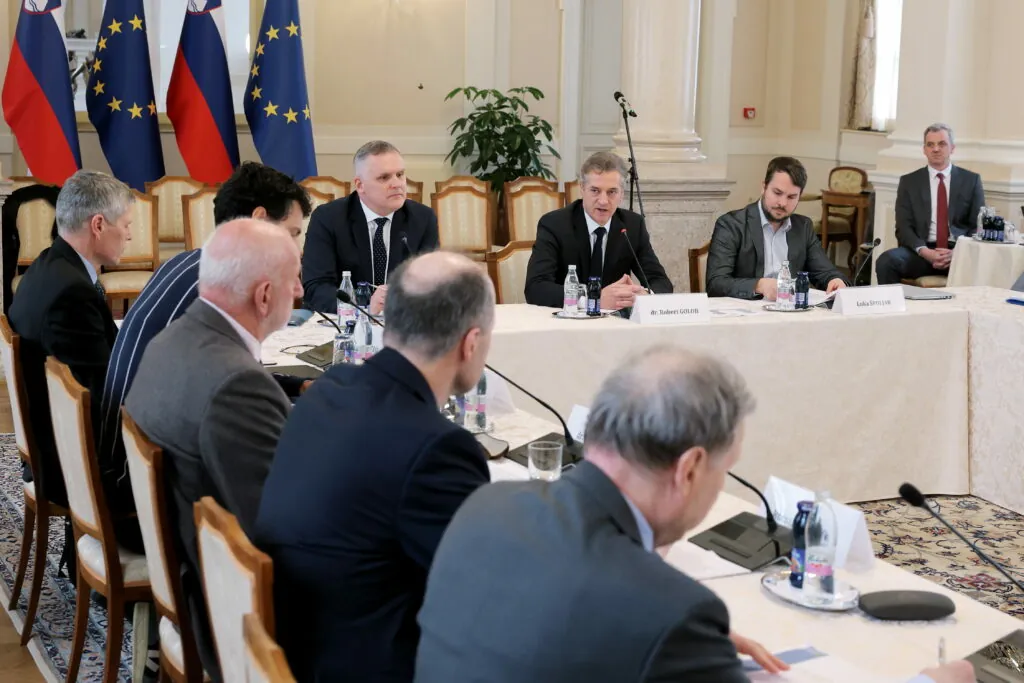 Zapuščina Golobove vlade bo tako draga, da bo vsem povzročala glavobole