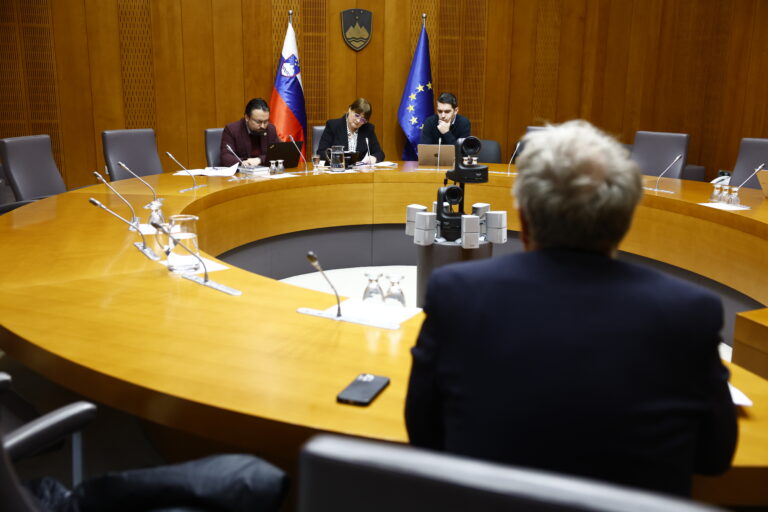 Politična gonja: Vonta bi vlagala kazensko ovadbo zoper Hojsa na podlagi “skrivne dokumentacije”