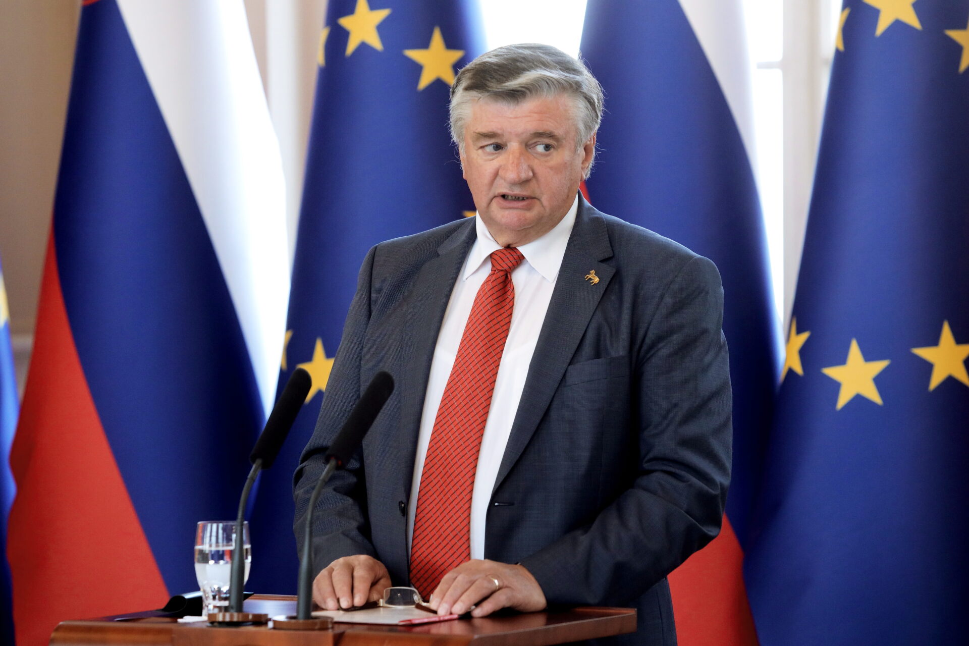 Barbarsko odlikovanje – v posmeh mučenim in pobitim | Nova24TV