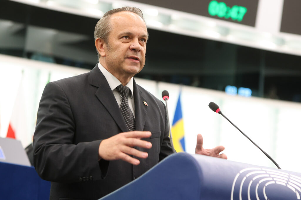 Grims: Sodišče EU vsiljuje levičarsko ideologijo pod krinko lažnega prava