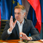 Robert Golob, premier, vlada