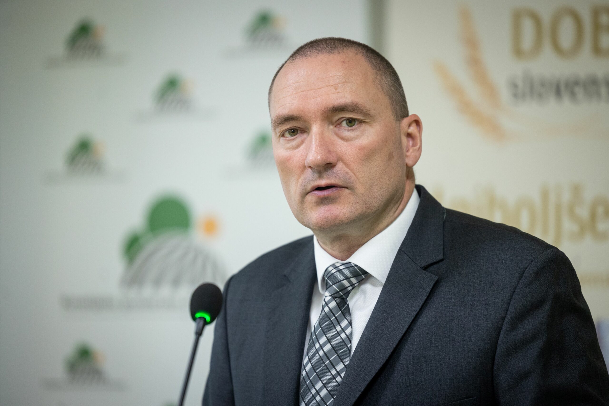 Slovensko kmetijstvo na razpotju: kdo bo prideloval hrano v prihodnosti?