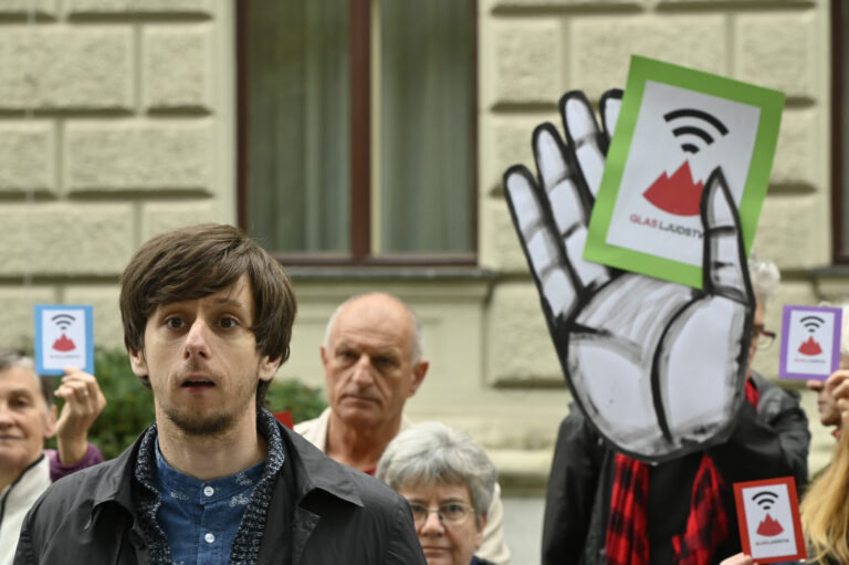 Bomba iz Bruslja: To so slovenski nevladniki, napajani z evropskimi milijardami