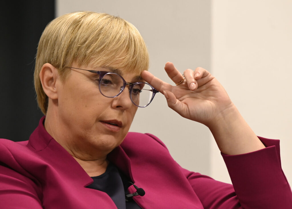 Nataša Pirc Musar zaskrbljena zaradi določenih napovedi nove vlade, jo skrbi predvsem za položaje njenih tovarišev?
