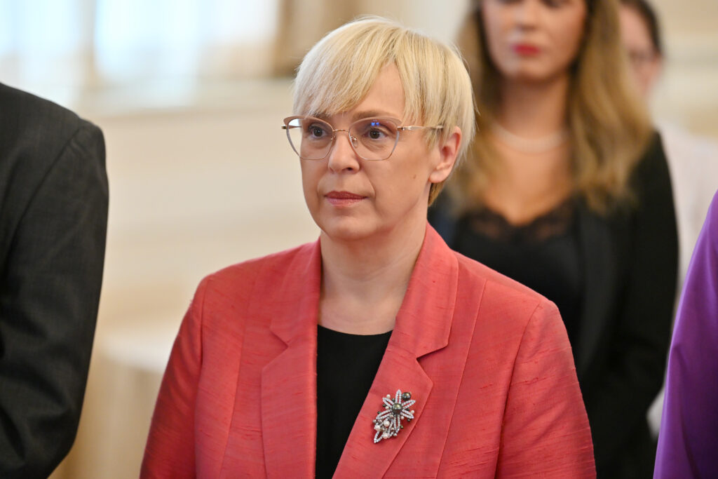 Bo Pirc Musarjeva že danes prejela 46 glasov za desno-sredinsko koalicijo?