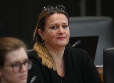 Društvo sodnikov porotnikov: “Moralno bankrotirana vlada naj odstopi”