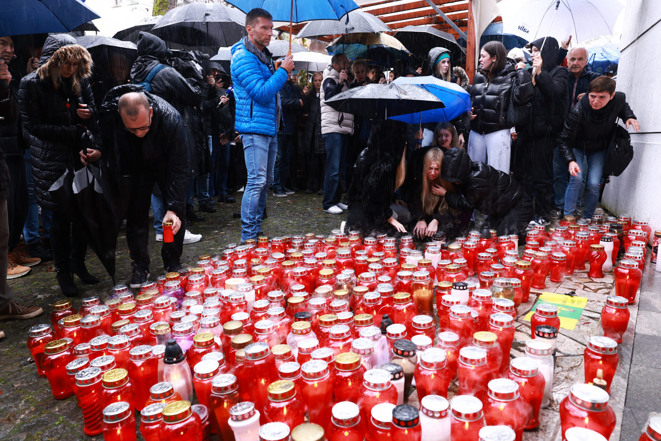 Policija za zaplembo plinske pištole in gumijevke potrebovala več dni