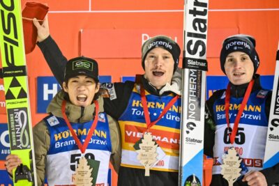 Lanišek in Domen Prevc pristala na stopničkah