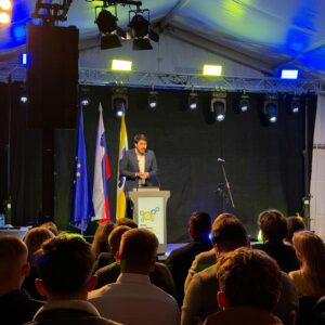 Podmladek SDS ob 36. obletnici delovanja začrtal nove poti prihodnosti: “Bog, družina, domovina”