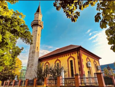 Dobrotnica Fajon poklanja skoraj milijon vašega denarja za obnovo vodovoda v Veliki Kladuši