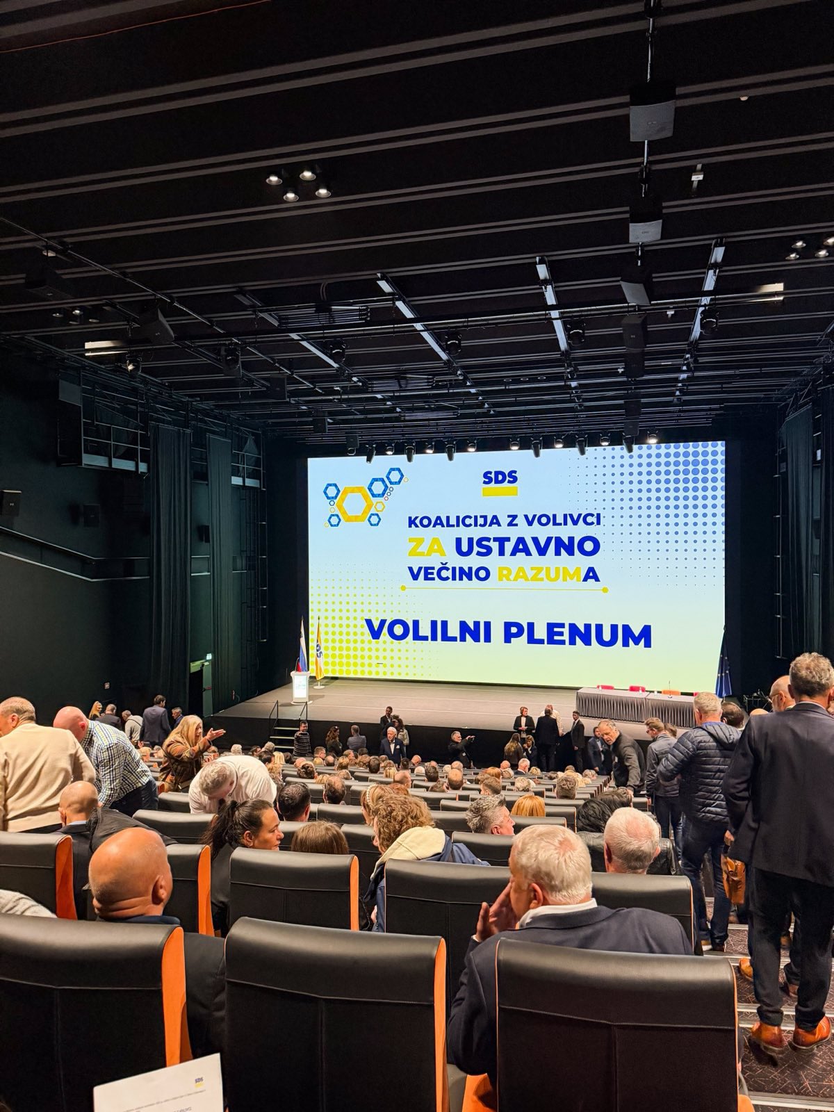 Volilni plenum SDS: “Skupaj zmoremo – za našo državo in njene ljudi”