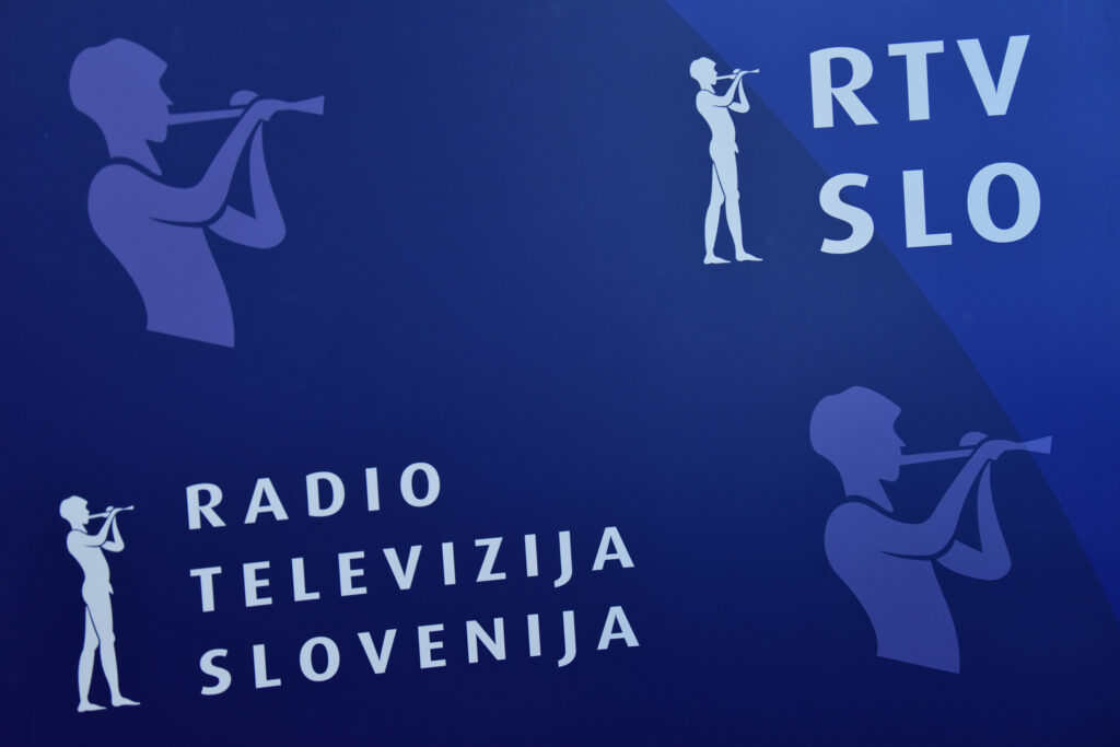 Ljudje ogorčeni, ker ne morejo odjaviti RTV naročnine! Odzivi!
