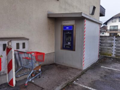 V središču Škocjana ponoči ukradli bankomat