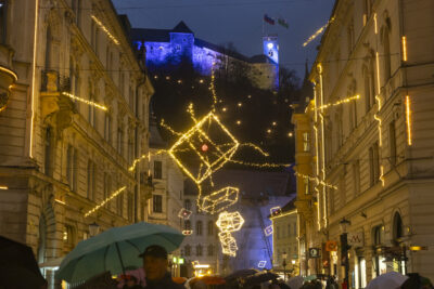 Slovenija bo zasijala v prazničnih lučkah: kdaj in kje se začne čarobni adventni čas po mestih