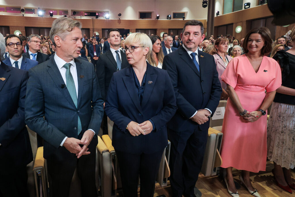 Levica kriči o “blokadi” Slovenije, a je ta isto stališče podprla že junija