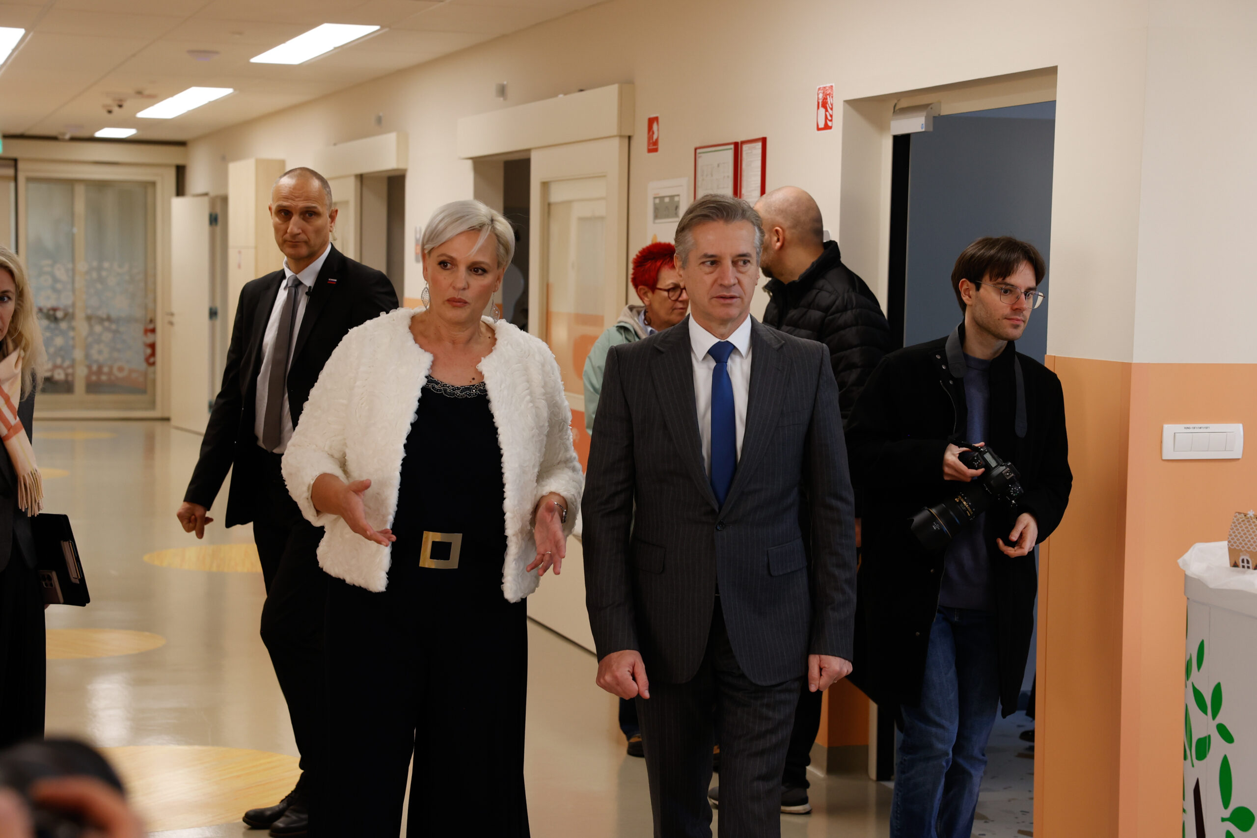 Infektolog: Imamo poplavo gripe, Golob pa pregnal zdravnike!