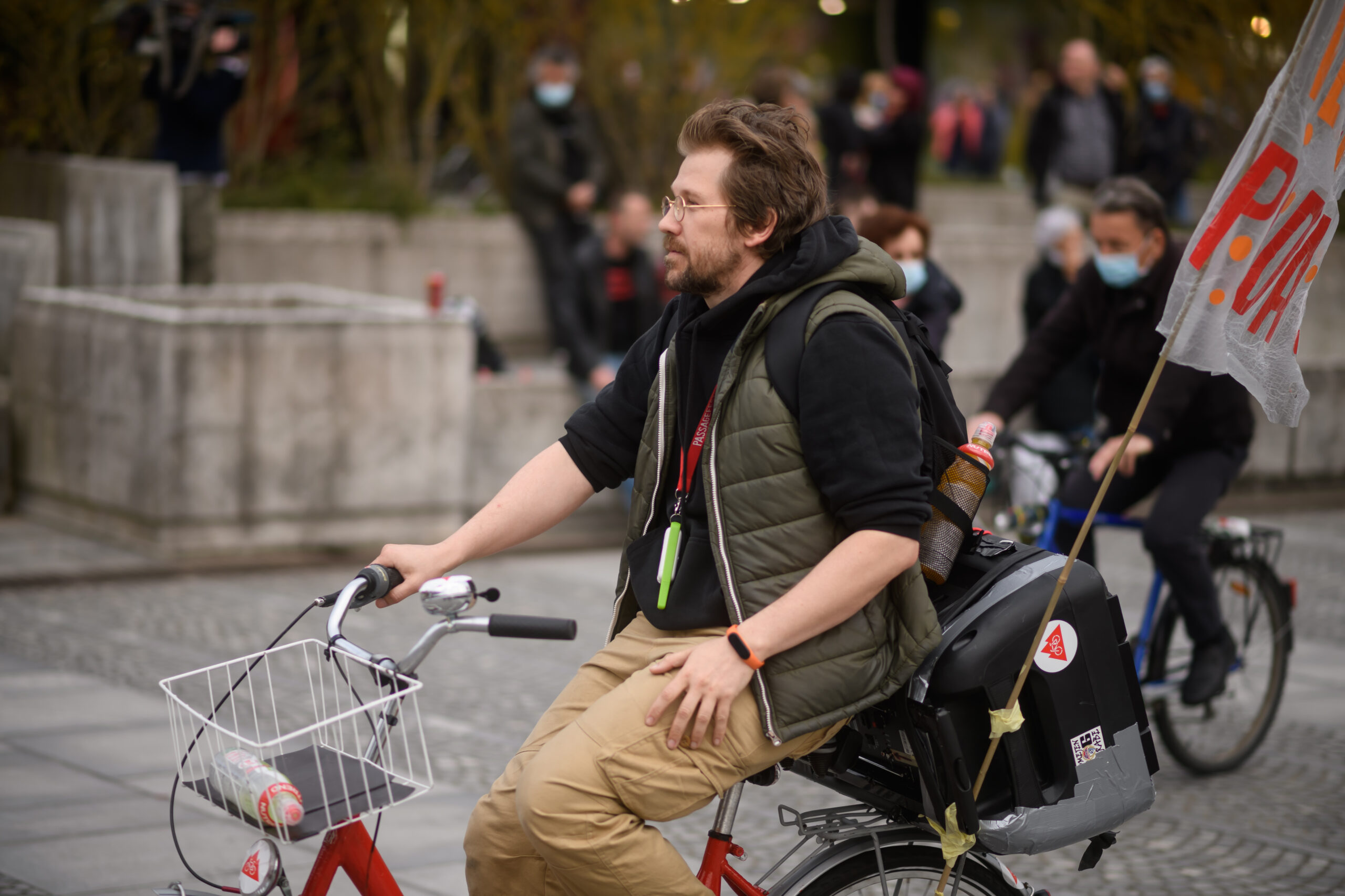 Jaša Jenull in “Glas ljudstva”: Od uličnih protestov do bližnjic anarho-komunizma