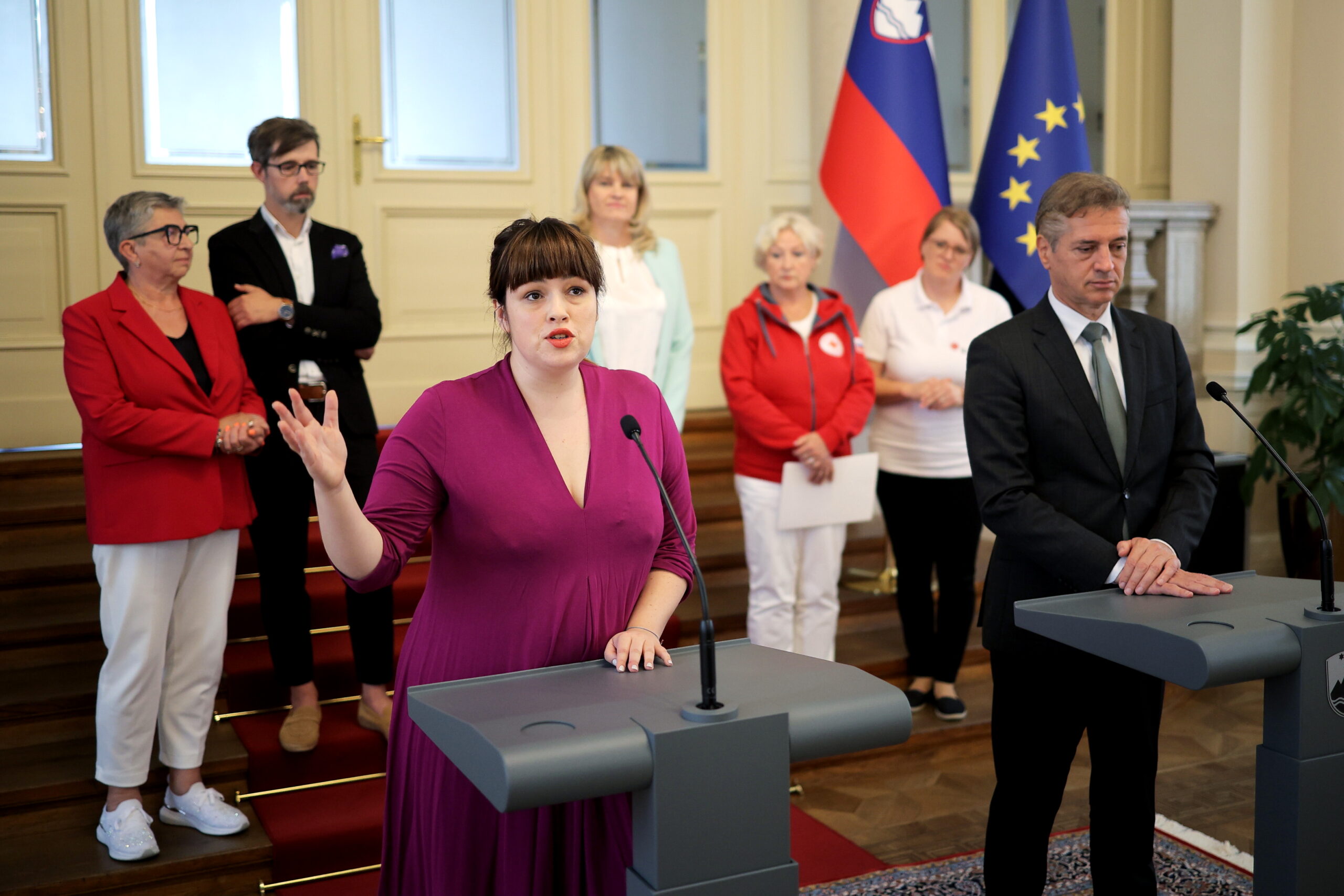 Delo pod taktirko Stojana Petriča pred volitvami gradi lik in delo levičarske aktivistke