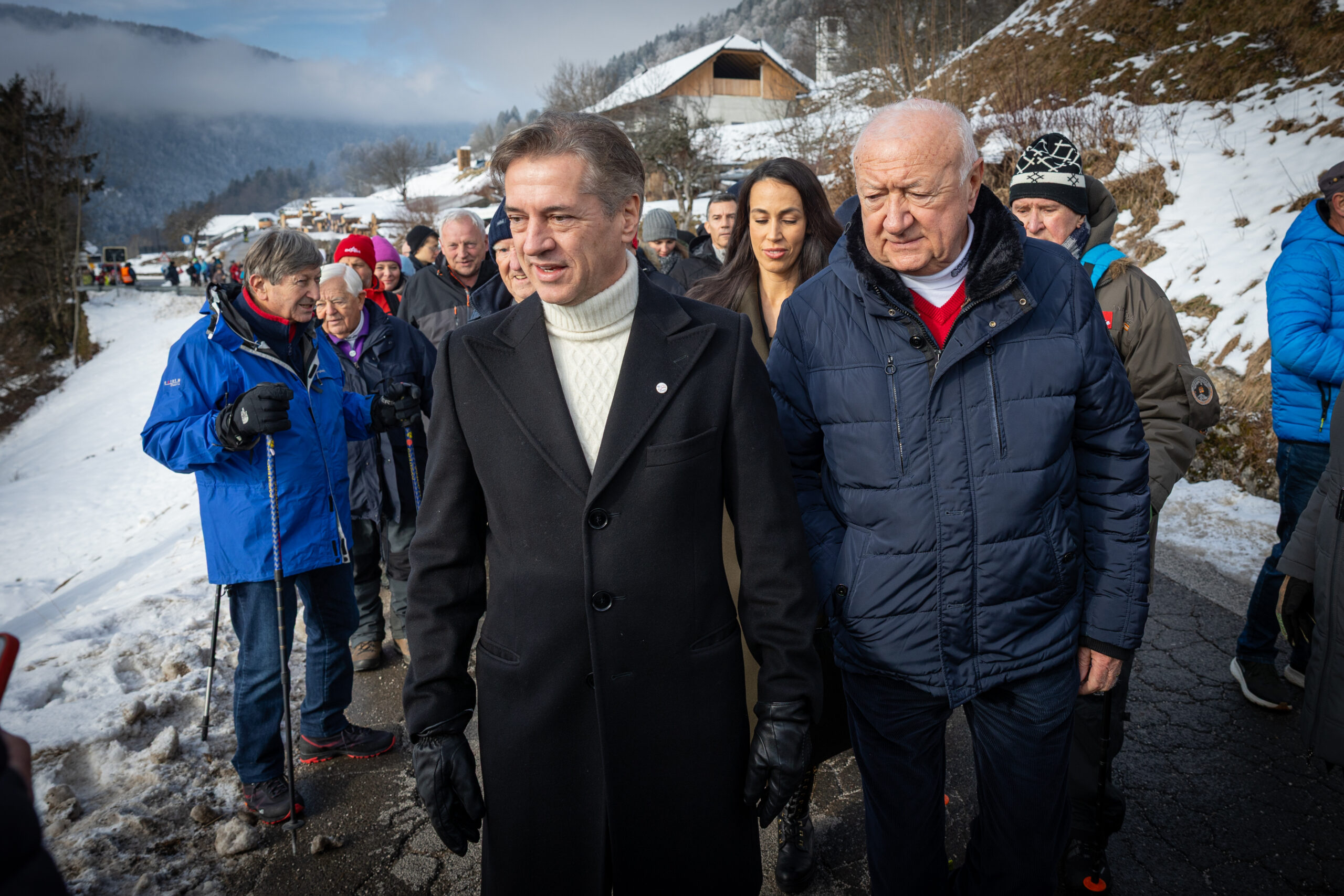 Jelinčič udaril po Golobu: V Dražgošah govoril potomec fašistov, partizani se obračajo v grobu!
