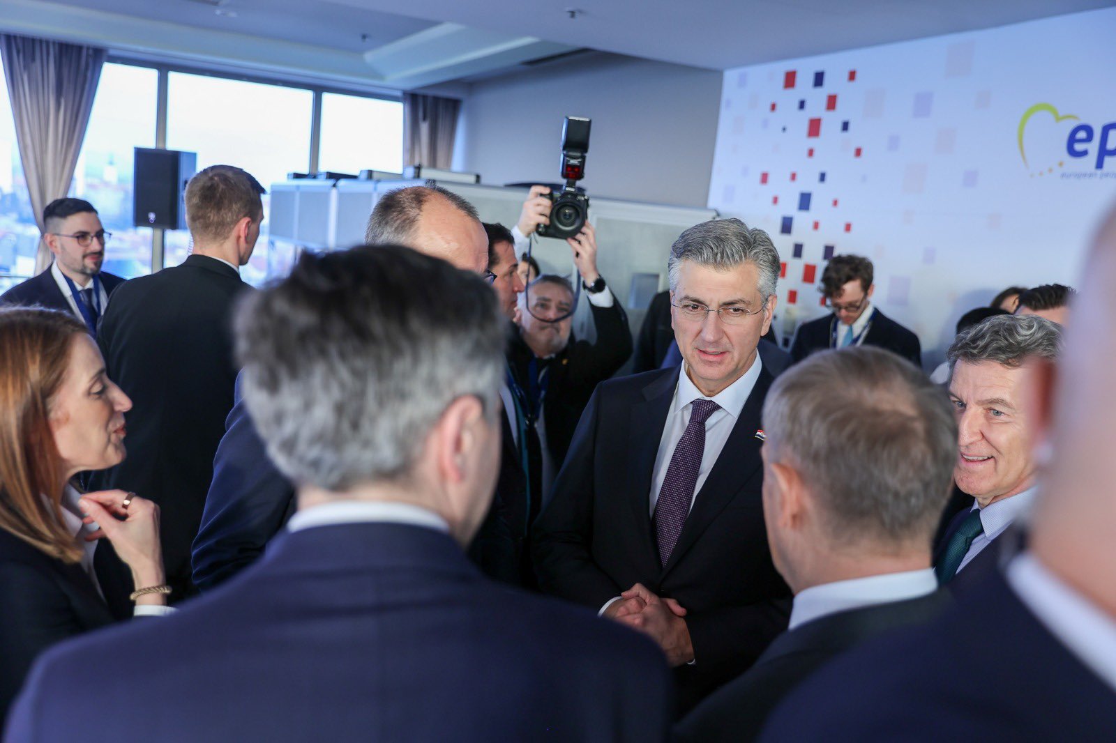 Vrh EPP v Zagrebu: Demografija, družina, draginja, energija, debirokratizacija …