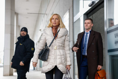 KPK: Golob je nedopustno politično vplival na delo policije, razkrili tudi vsebino SMS sporočil!