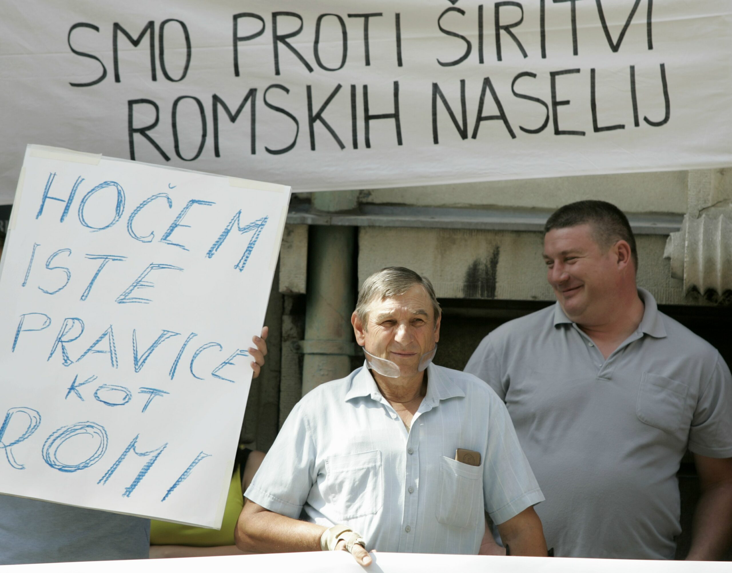 SDS zahteva nujno sejo o romski problematiki v JV Sloveniji