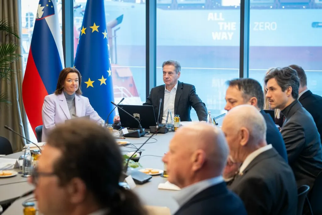 Golobova vlada se boji povedati, kdo od njenih članov je volil v prid Izraela