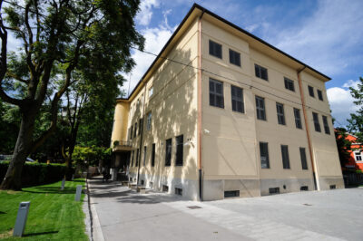 [Ekskluzivno] Kdo bo na Ortopedski kliniki prevzel operacije po odhodu treh zdravnikov?