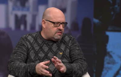 [Video] Politični analitik: Ta vlada nima kaj dosti za pokazati, zateka se k ideologiji in razpihovanju strahov