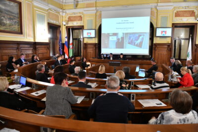 Jankovićevi in Golobovi svetniki imenovali sami sebe v svete zavodov