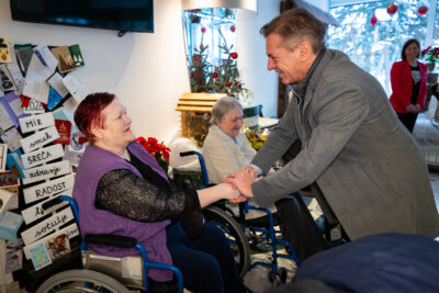 Po besedah Mesca se z manj kot 1000 evri ne da živeti – upokojence pa pustili na cedilu