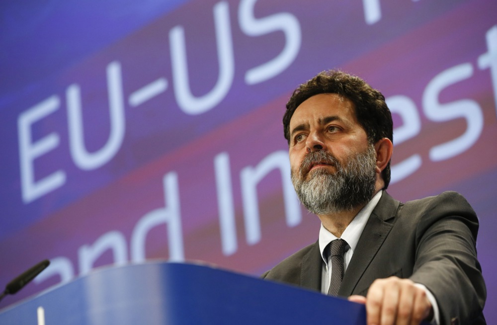 Evropa končno Trumpu rekla “ne”: zamrznitev sporazuma Turnberry