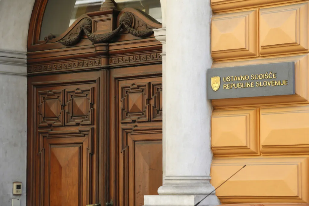 So oblast prevzeli sodniki? “Vlada nam Ustavno sodišče”